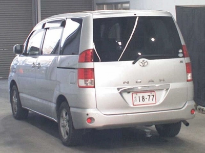 TOYOTA NOAH