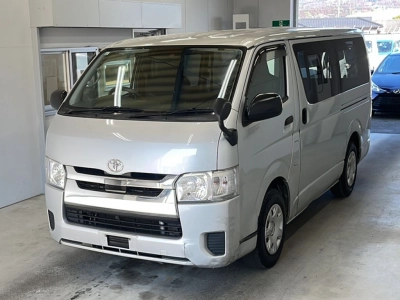TOYOTA REGIUS VAN