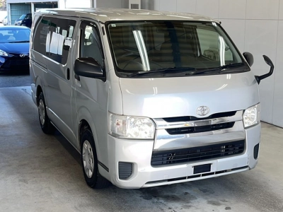 TOYOTA REGIUS VAN