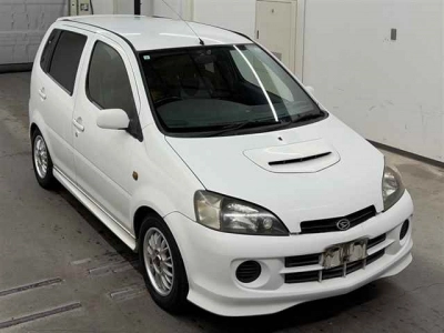 DAIHATSU YRV