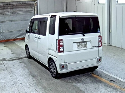 DAIHATSU WAKE