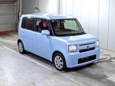 TOYOTA PIXIS SPACE