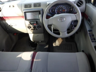 TOYOTA PIXIS SPACE
