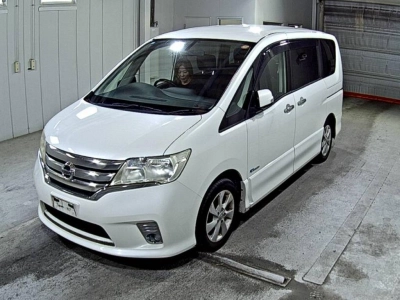 NISSAN SERENA