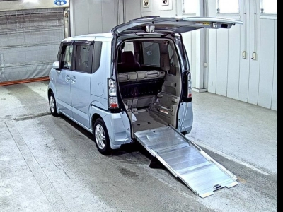 HONDA N BOX +