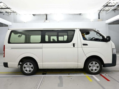 TOYOTA REGIUS VAN