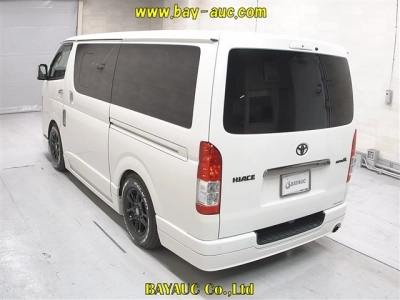 TOYOTA HIACE