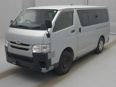 TOYOTA REGIUS VAN
