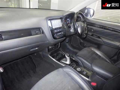 MITSUBISHI OUTLANDER PHEV