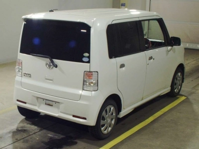 TOYOTA PIXIS SPACE