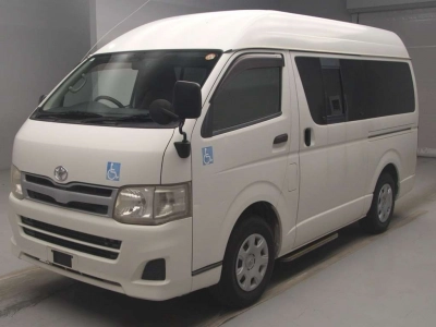 TOYOTA REGIUS VAN