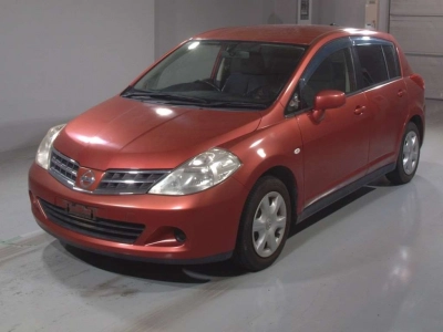 NISSAN TIIDA