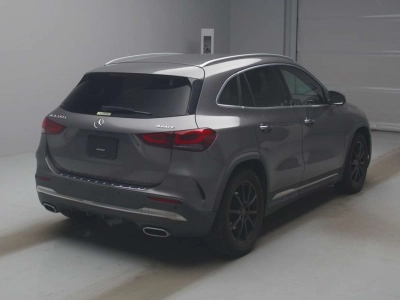 MERCEDES BENZ GLA