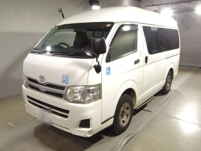 TOYOTA HIACE VAN