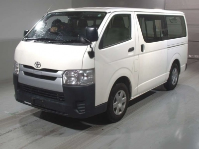 TOYOTA HIACE VAN