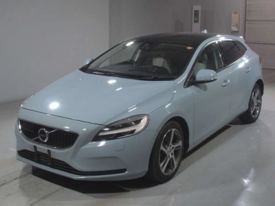VOLVO V40