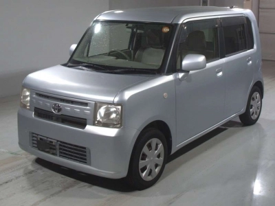 TOYOTA PIXIS SPACE