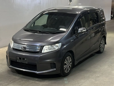 HONDA FREED SPIKE HYBRID