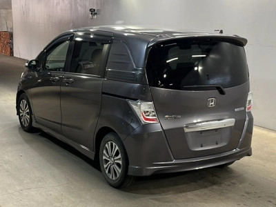 HONDA FREED SPIKE HYBRID