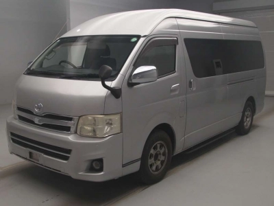 TOYOTA HIACE COMMUTER