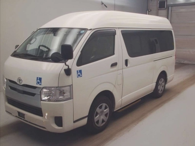 TOYOTA HIACE VAN