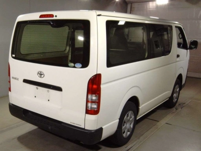 TOYOTA HIACE VAN