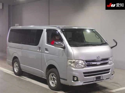 TOYOTA HIACE VAN