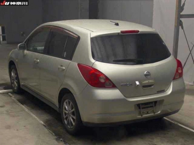 NISSAN TIIDA
