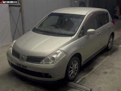 NISSAN TIIDA