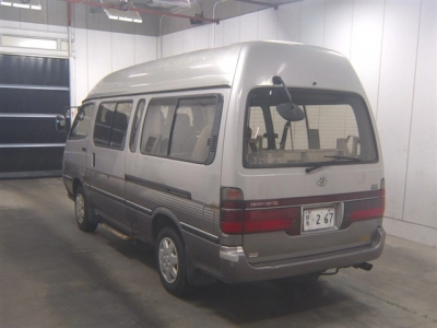 TOYOTA HIACE WAGON