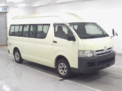 TOYOTA HIACE COMMUTER
