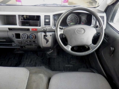 TOYOTA HIACE COMMUTER