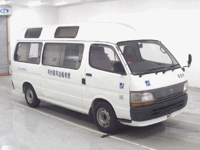 TOYOTA HIACE