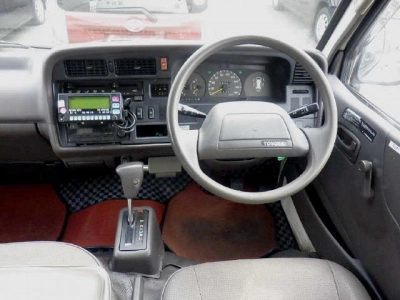 TOYOTA HIACE