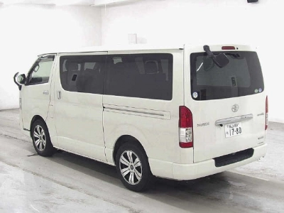 TOYOTA HIACE VAN