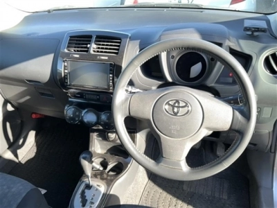 TOYOTA IST