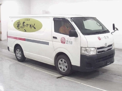 TOYOTA HIACE