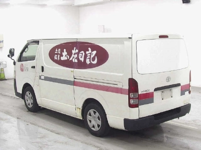 TOYOTA HIACE