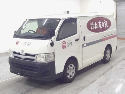 TOYOTA HIACE