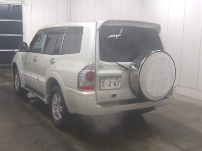 MITSUBISHI PAJERO