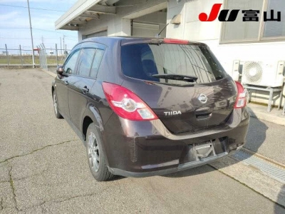NISSAN TIIDA