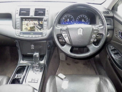 TOYOTA CROWN HYBRID