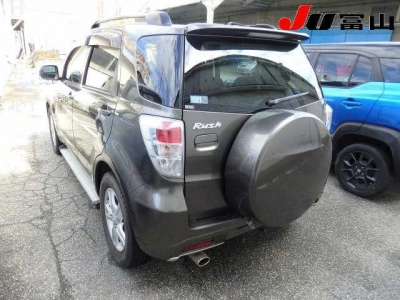 TOYOTA RUSH