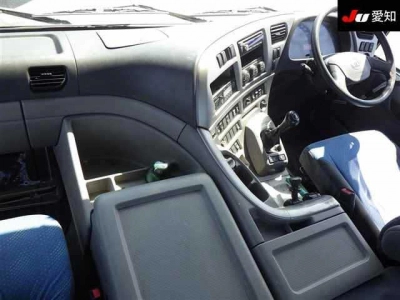 NISSAN DIESEL (UD) QUON