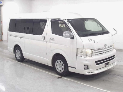 TOYOTA HIACE VAN