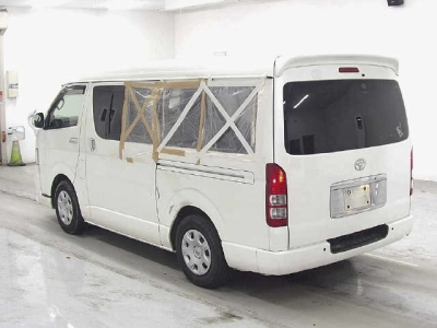 TOYOTA HIACE VAN