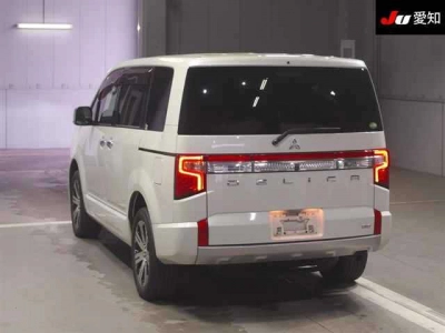 MITSUBISHI DELICA D:5