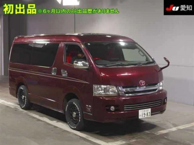 TOYOTA HIACE VAN