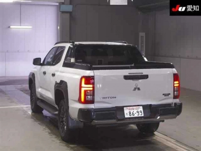 MITSUBISHI TRITON