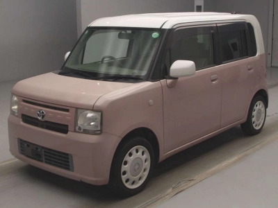 TOYOTA PIXIS SPACE